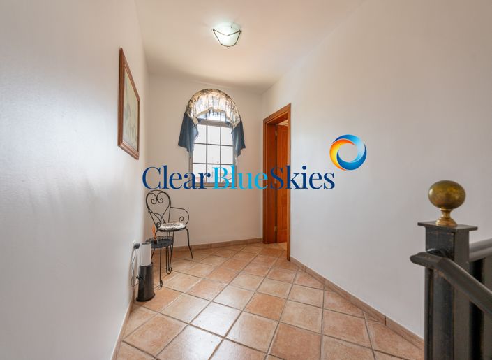 Image No.30-8 Bed House for sale