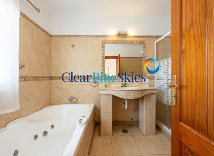 Image No.34-8 Bed House for sale