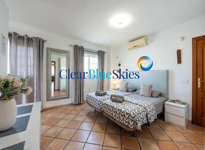 Image No.38-8 Bed House for sale