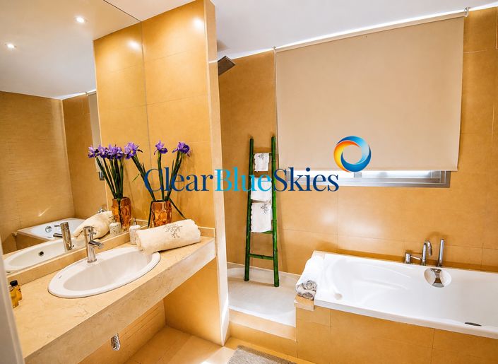 Image No.15-3 Bed House for sale