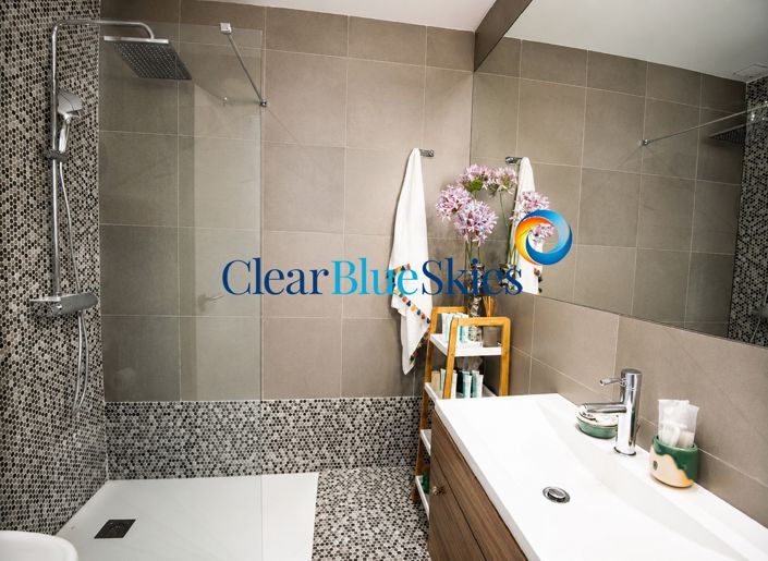 Image No.8-3 Bed House for sale