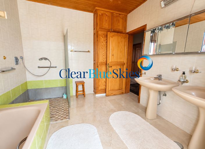 Image No.21-8 Bed Villa for sale