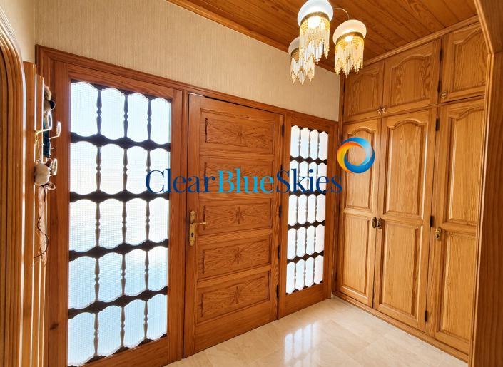 Image No.4-8 Bed Villa for sale
