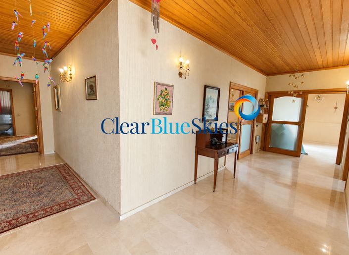 Image No.5-8 Bed Villa for sale