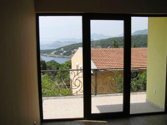 Image No.12-3 Bed Townhouse for sale