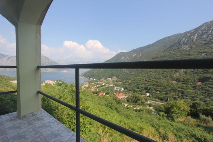 Image No.3-Maison de 4 chambres à vendre à Kotor