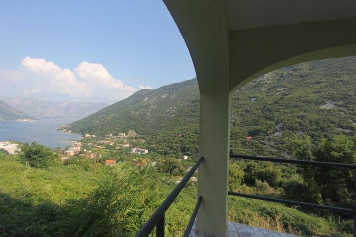 Image No.5-Maison de 4 chambres à vendre à Kotor