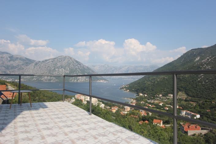 Image No.1-Maison de 4 chambres à vendre à Kotor
