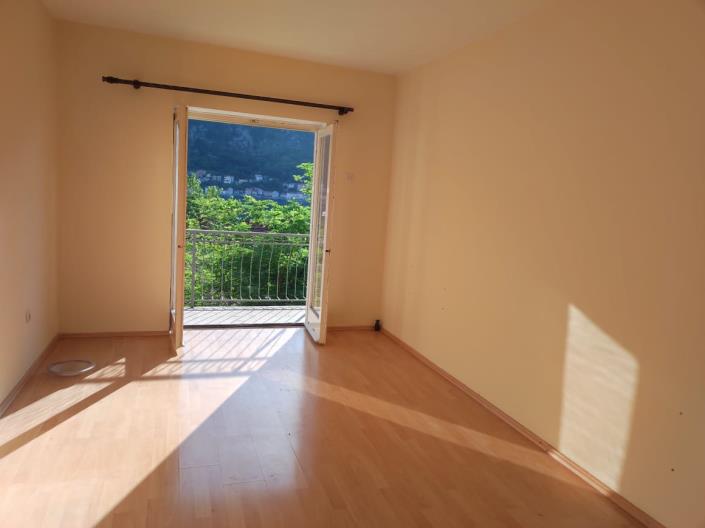 Image No.5-Maison de 4 chambres à vendre à Kotor