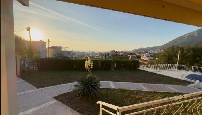 Image No.15-4 Bed House for sale