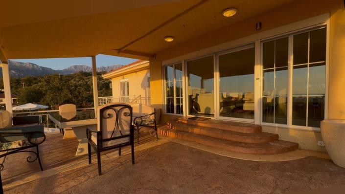 Image No.13-4 Bed House for sale