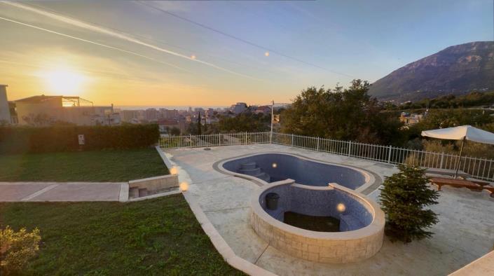 Image No.16-4 Bed House for sale