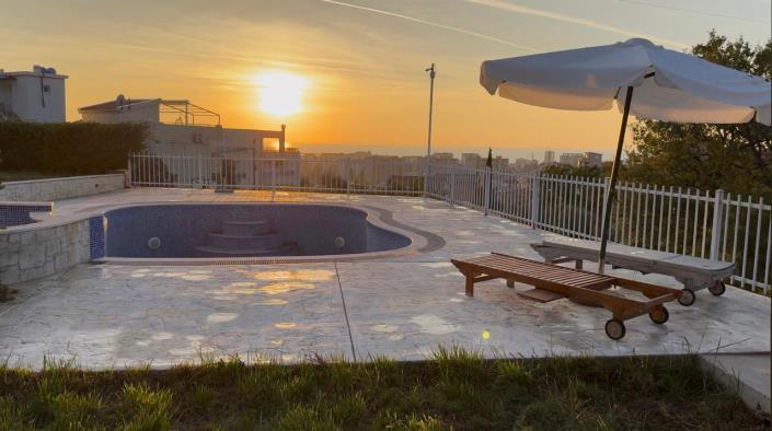 Image No.17-4 Bed House for sale