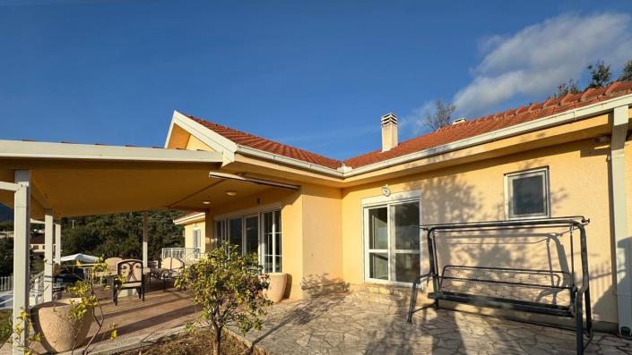 Image No.2-4 Bed House for sale