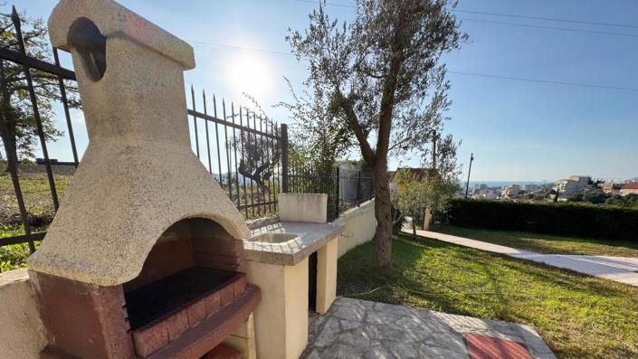 Image No.19-4 Bed House for sale