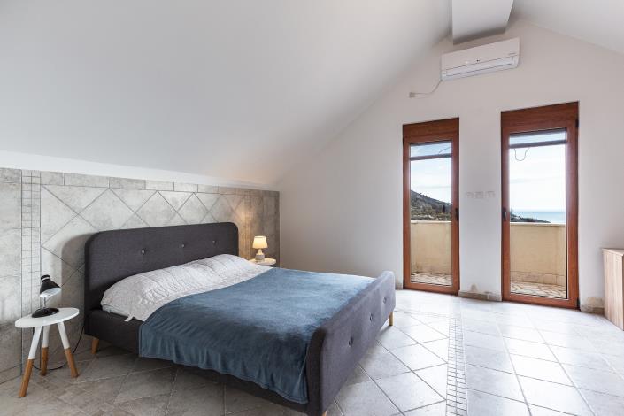 Image No.15-4 Bed House for sale