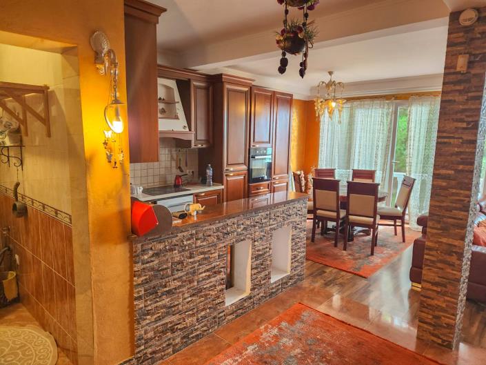 Image No.2-4 Bed House for sale