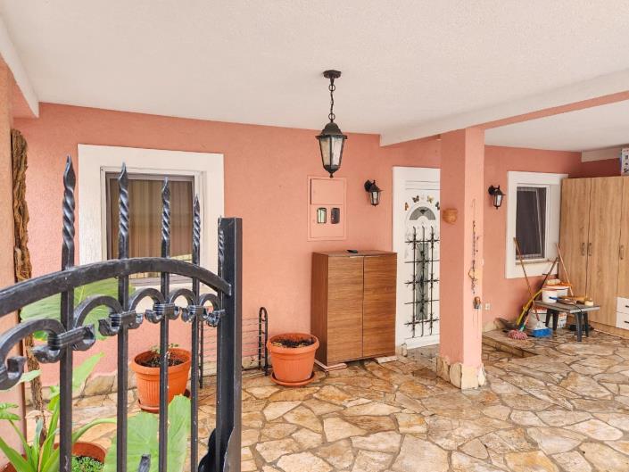 Image No.12-4 Bed House for sale