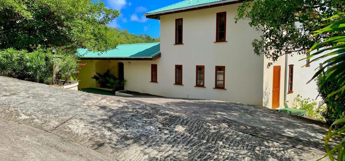 Image No.10-3 Bed Property for sale