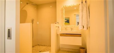 The Liming Luxury Beachfront Cottage 1 Bed Image 7