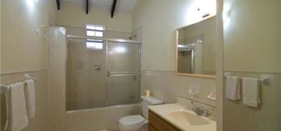 Kingsville 2 Large Cottages Option Image 9