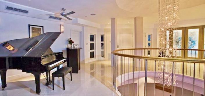 Image No.5-6 Bed Property for sale