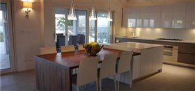 Image No.2-5 Bed Property for sale