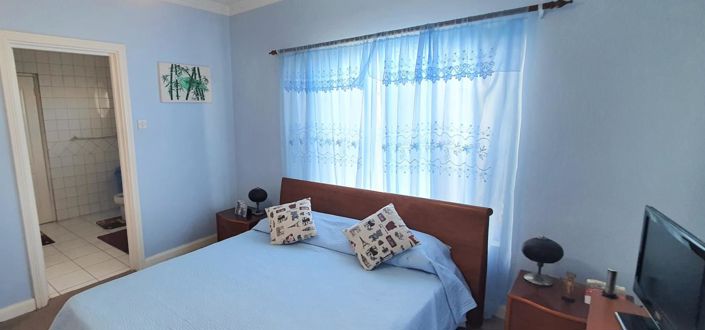 Image No.10-3 Bed Property for sale