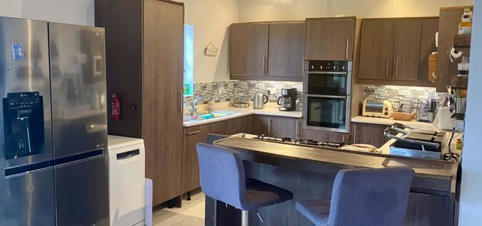 Image No.7-4 Bed Property for sale