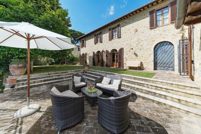 Image No.9-6 Bed Farmhouse for sale