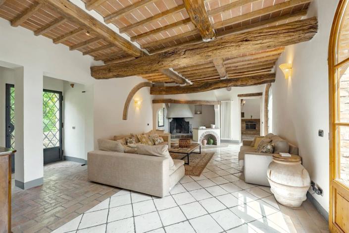 Image No.13-6 Bed Farmhouse for sale