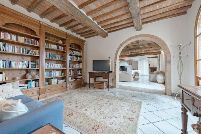 Image No.14-6 Bed Farmhouse for sale