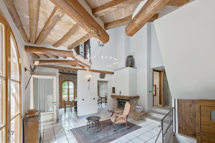 Image No.15-6 Bed Farmhouse for sale