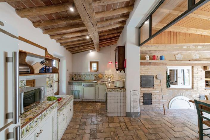 Image No.16-6 Bed Farmhouse for sale