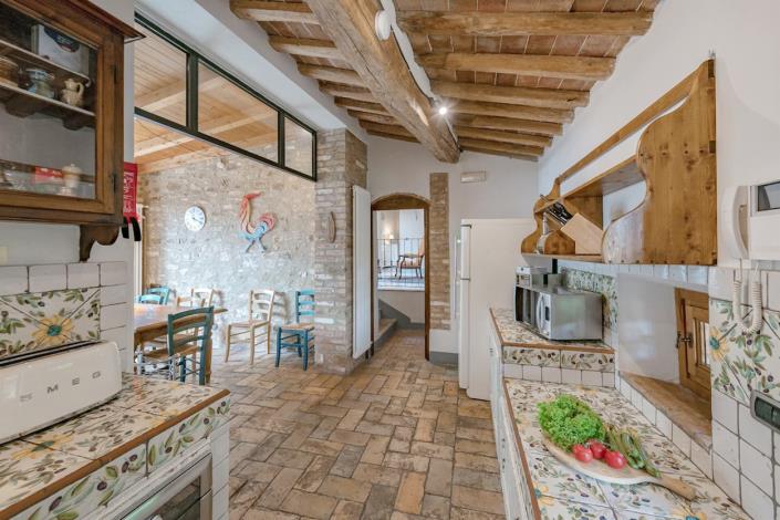 Image No.17-6 Bed Farmhouse for sale