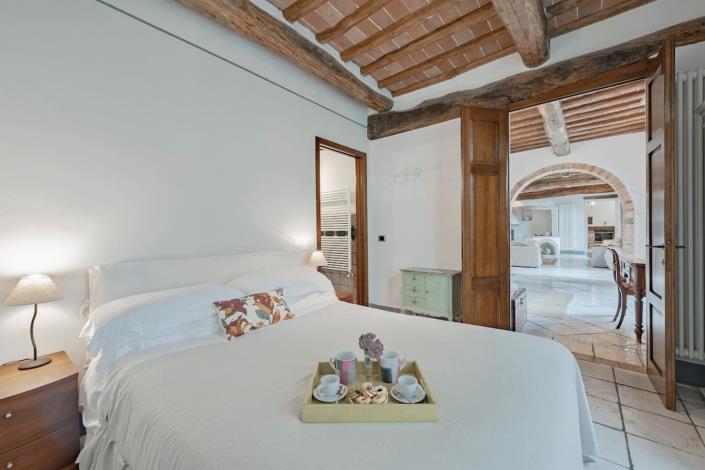 Image No.20-6 Bed Farmhouse for sale