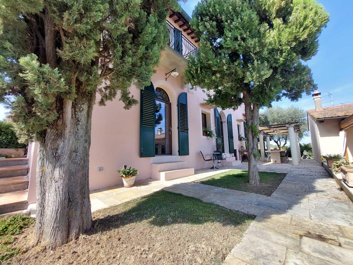 Image No.3-4 Bed Farmhouse for sale