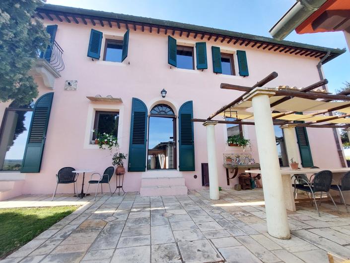 Image No.2-4 Bed Farmhouse for sale