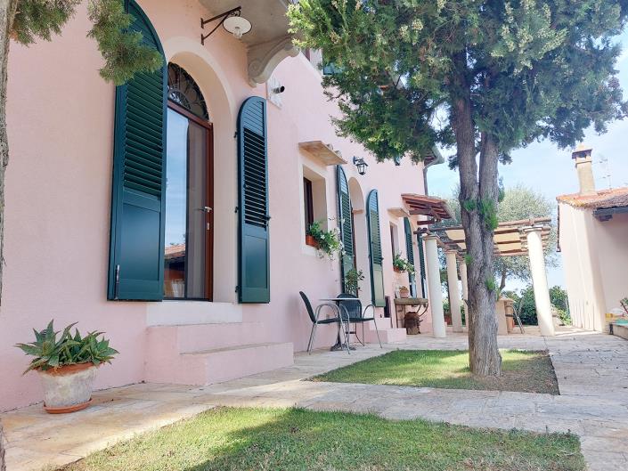 Image No.4-4 Bed Farmhouse for sale