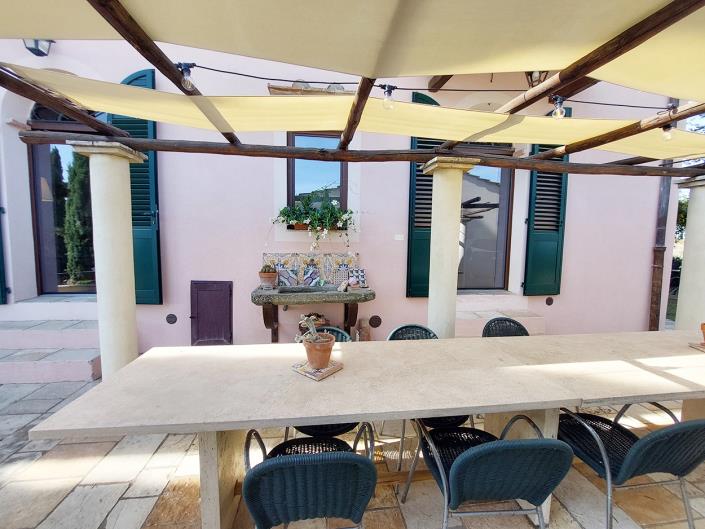 Image No.7-4 Bed Farmhouse for sale