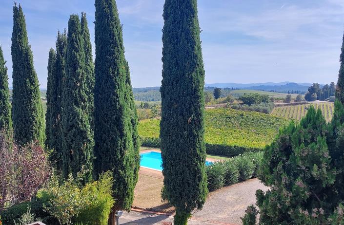 Image No.10-4 Bed Farmhouse for sale