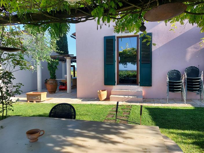 Image No.14-4 Bed Farmhouse for sale