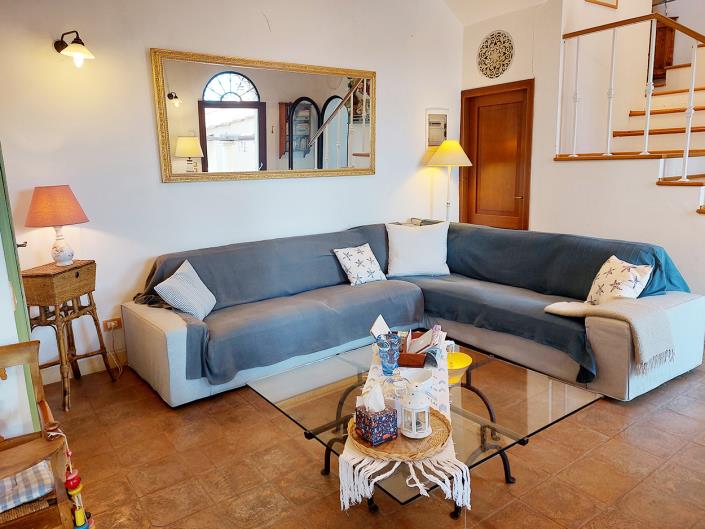 Image No.18-4 Bed Farmhouse for sale