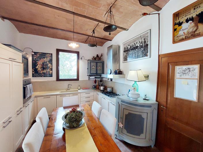 Image No.20-4 Bed Farmhouse for sale