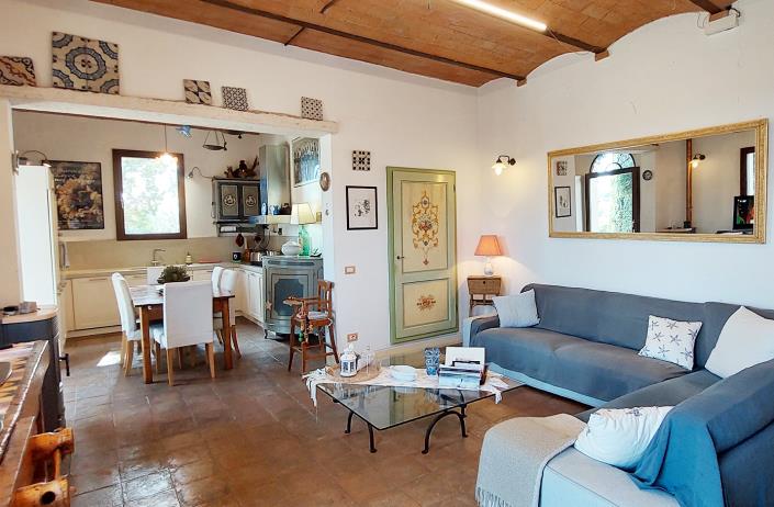 Image No.24-4 Bed Farmhouse for sale