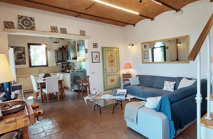 Image No.23-4 Bed Farmhouse for sale