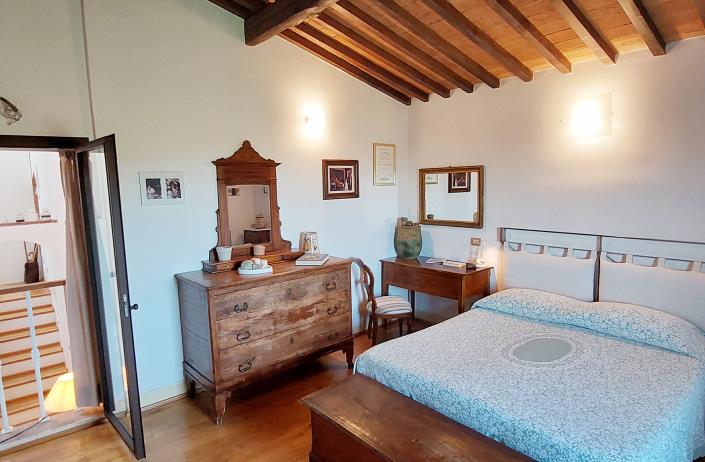 Image No.27-4 Bed Farmhouse for sale