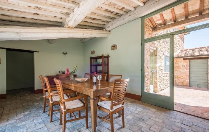 Image No.17-4 Bed Farmhouse for sale