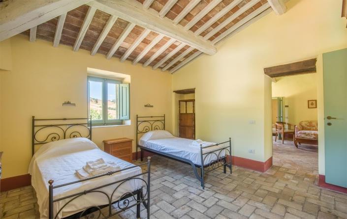 Image No.25-4 Bed Farmhouse for sale