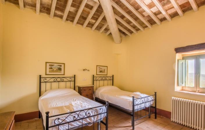 Image No.27-4 Bed Farmhouse for sale